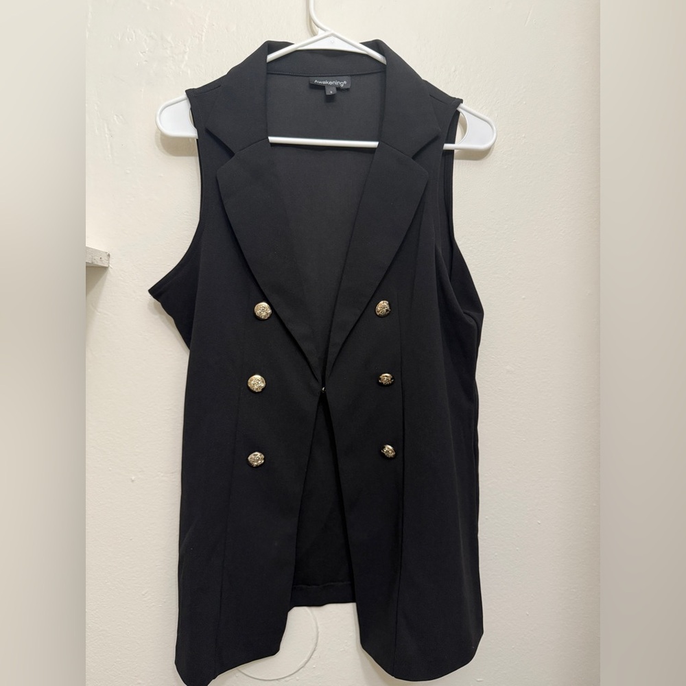 Sleeveless blazer
